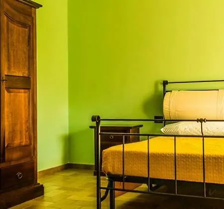 Santa Giusta Feriegård *